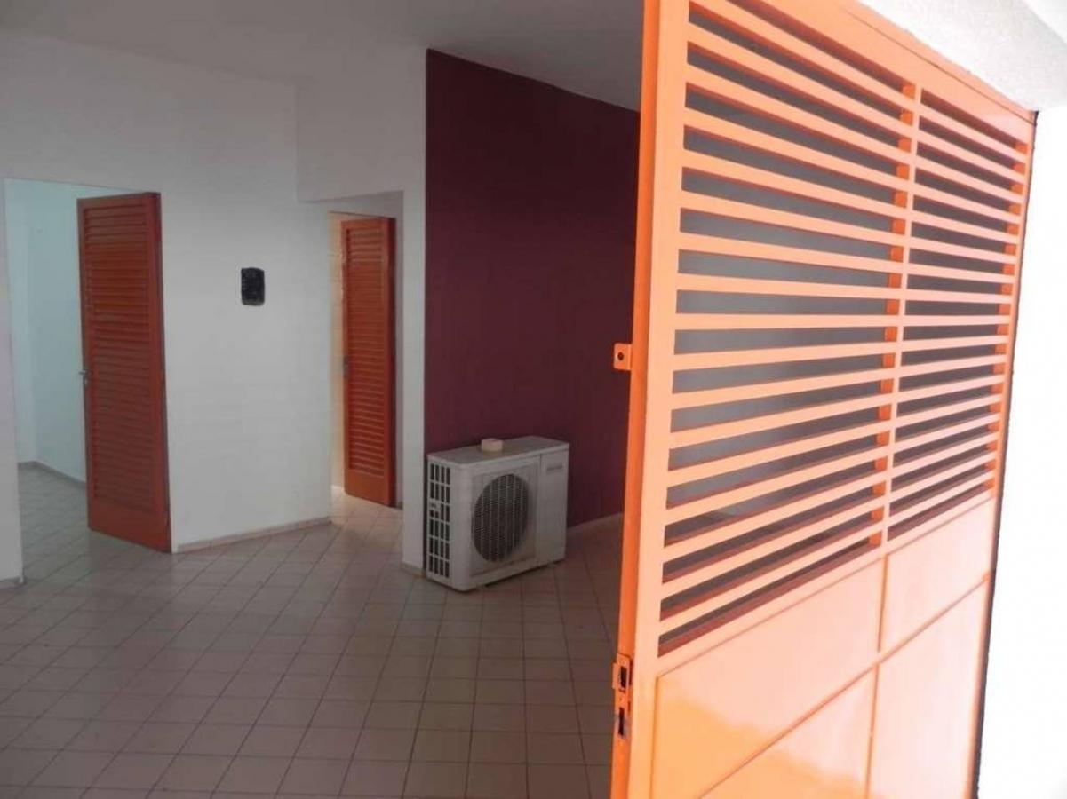 Casa à venda com 3 quartos, 200m² - Foto 2