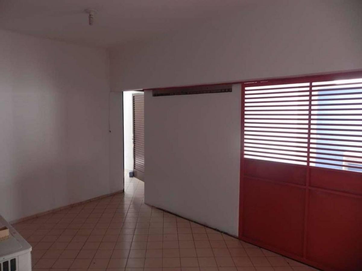 Casa à venda com 3 quartos, 200m² - Foto 3