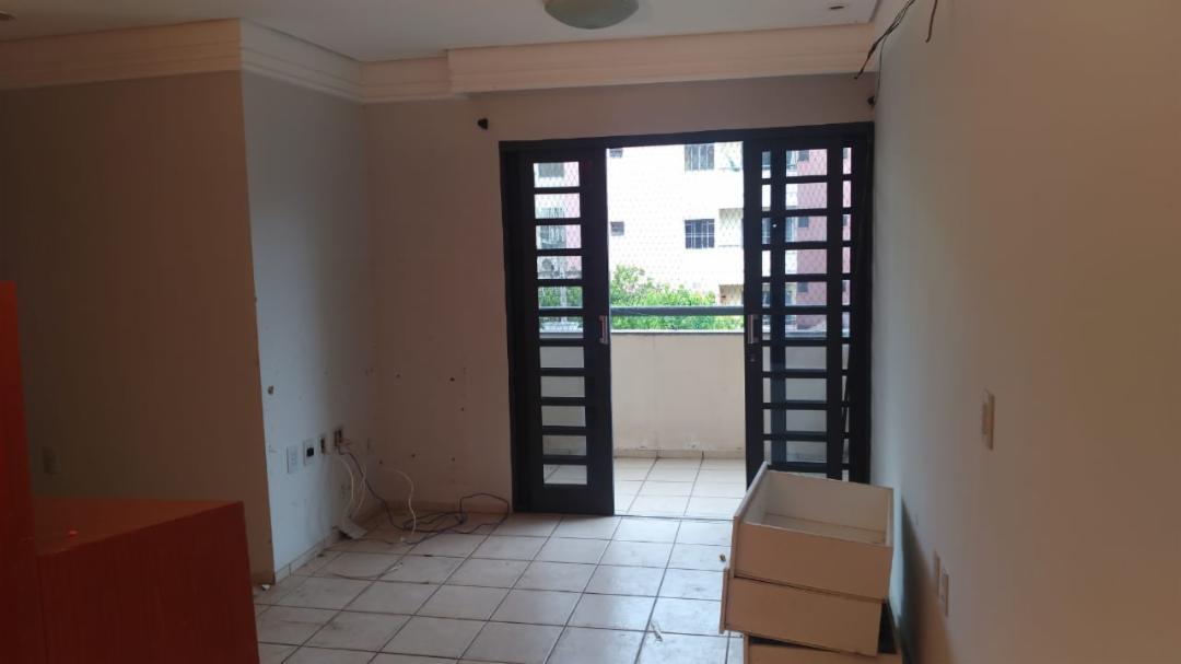 Apartamento para alugar com 3 quartos, 77m² - Foto 2