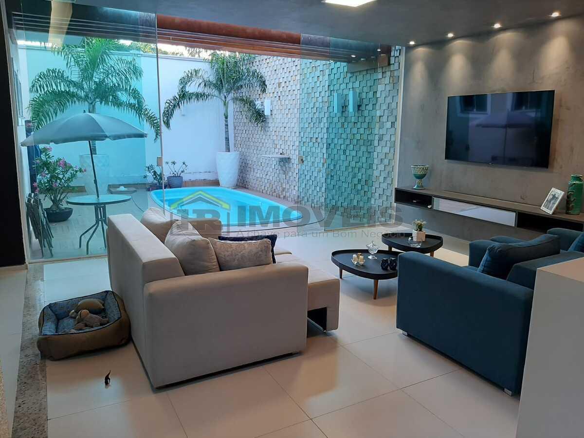 Casa de Condomínio à venda com 4 quartos, 250m² - Foto 1