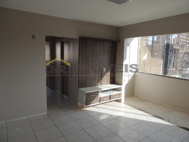 Apartamento à venda com 2 quartos, 70m² - Foto 2