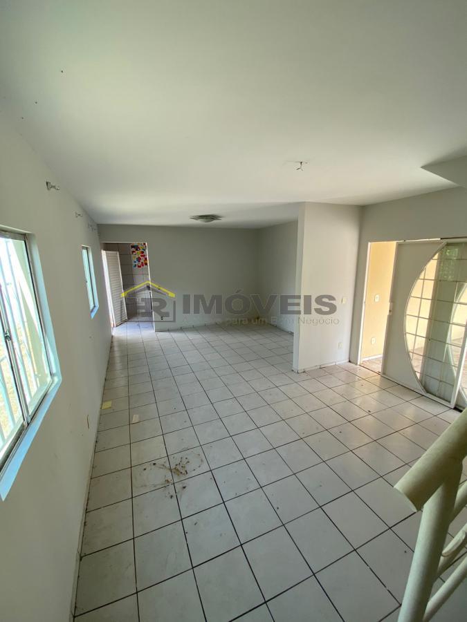 Casa à venda com 3 quartos, 404m² - Foto 2