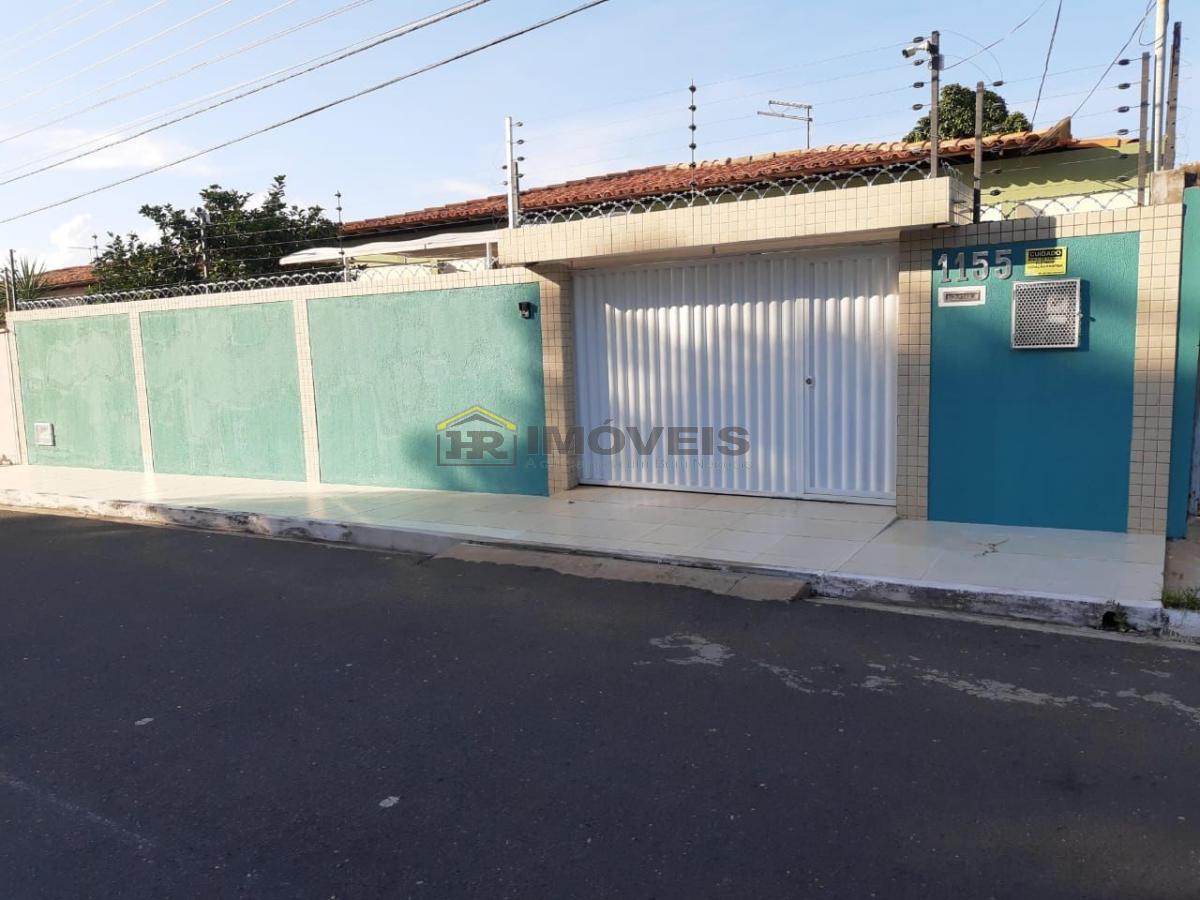 Casa à venda com 3 quartos, 450m² - Foto 1