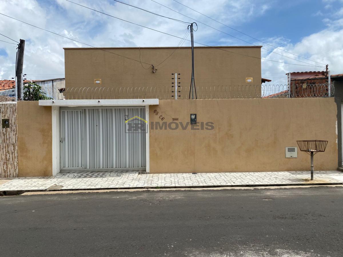 Casa à venda com 3 quartos, 200m² - Foto 1