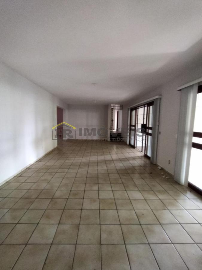 Casa para alugar com 4 quartos, 480m² - Foto 3