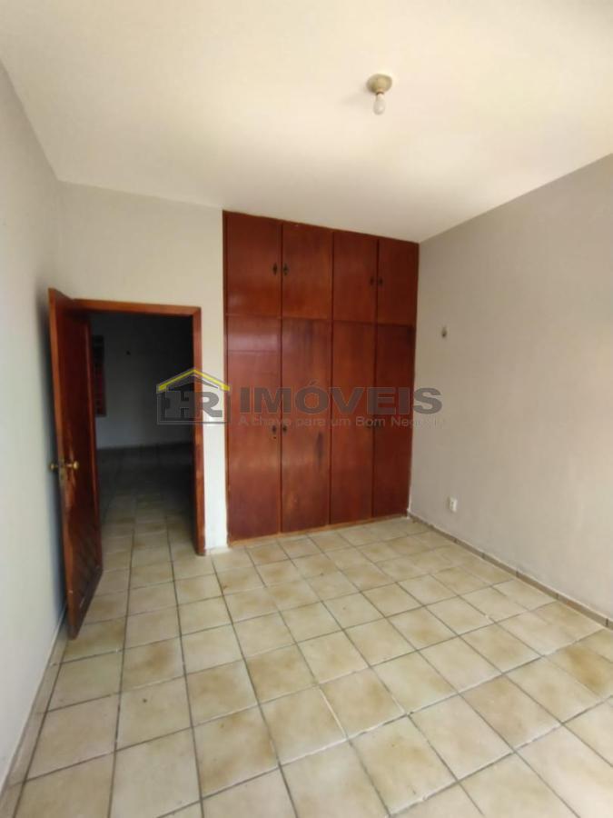 Casa para alugar com 4 quartos, 480m² - Foto 16