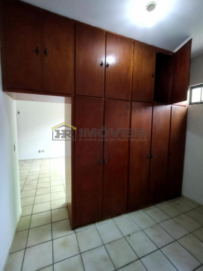 Casa para alugar com 4 quartos, 480m² - Foto 17