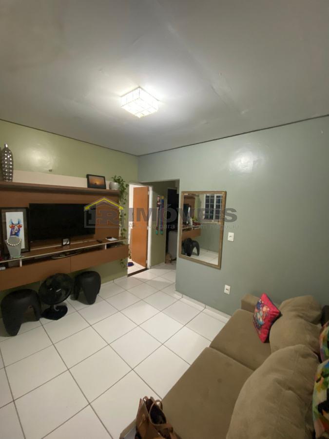 Casa à venda com 2 quartos, 360m² - Foto 1