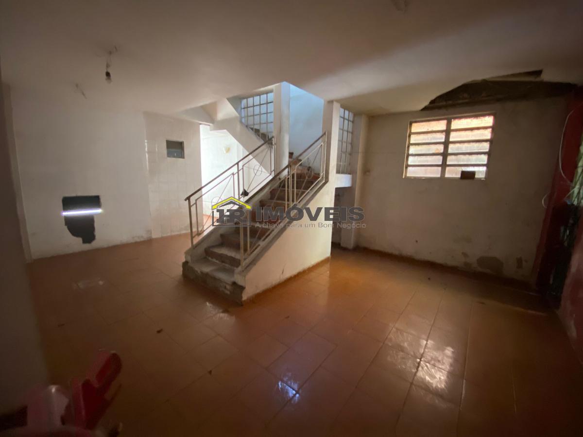 Casa para alugar com 2 quartos, 355m² - Foto 2