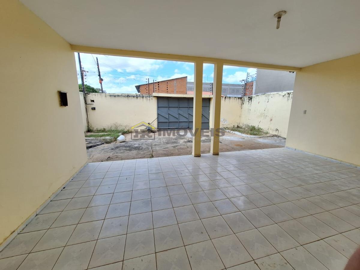 Casa à venda com 6 quartos, 300m² - Foto 2