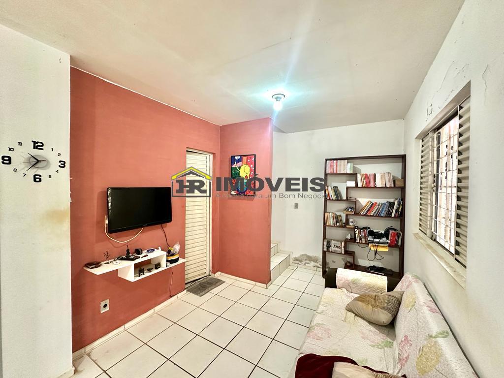 Casa à venda com 2 quartos, 300m² - Foto 1