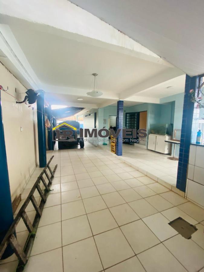 Casa para alugar com 6 quartos, 300m² - Foto 4