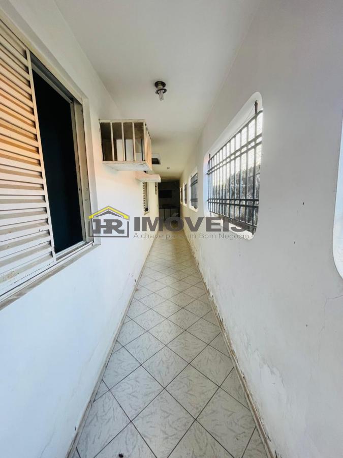 Casa para alugar com 4 quartos, 200m² - Foto 17